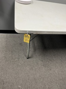 FOLDING TABLE - 8'