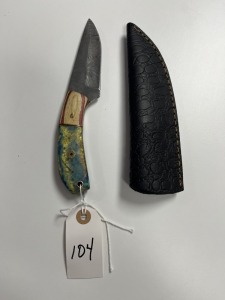 KNIFE - CUSTOM HANDMADE DAMASCUS STEEL - RESIN & PAKKA WOOD HANDLE - LAMINATED LEATHER SHEATH