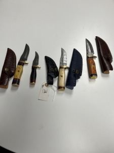 ASSORTED HUNTING / SKINNING KNIVES - CUSTOM HANDMADE DAMASCUS STEEL - 3- PAKKA WOOD HANDLE / 1- BONE HANDLE - LAMINATED LEATHER SHEATH