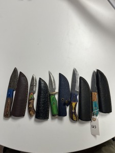 ASSORTED KNIVES - CUSTOM HANDMADE DAMASCUS STEEL - LAMINATED LEATHER SHEATH - 4- PAKKA WOOD HANDLE / 1- RESIN HANDLE