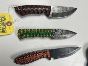 ASSORTED HUNTING & SKINNING KNIVES - 2- 3'' / 1- 5'' - CUSTOM HANDMADE DAMASCUS STEEL - PAKKA WOOD HANDLE - LAMINATED LEATHER SHEATH
