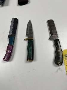 ASSORTED 4'' KNIVES - 1- HUNTING & SKINNING / 2- BULL CUTTING - CUSTOM HANDMADE DAMASCUS STEEL - RESIN HANDLE - LAMINATED LEATHER SHEATH