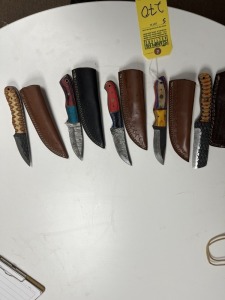 ASSORTED KNIVES - 2- 4'' HUNTING & SKINNING / 1- 3.5'' HUNTING / 1- 3'' HUNTING / 1- 4'' BULL CUTTING - CUSTOM HANDMADE DAMASCUS STEEL - PAKKA WOOD HANDLE - LAMINATED LEATHER SHEATH