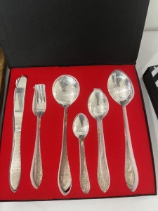 28-PIECE CUTLERY SET - SERVICE FOR 6 PLUS 4 SERVING SPOONS - STAINLESS STEEL - IN CUSTOM BOX