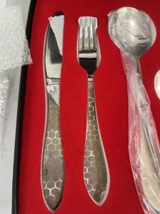 28-PIECE CUTLERY SET - SERVICE FOR 6 PLUS 4 SERVING SPOONS - STAINLESS STEEL - IN CUSTOM BOX