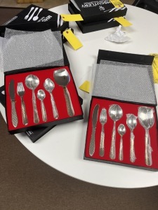 28-PIECE CUTLERY SETS - SERVICE FOR 6 PLUS 4 SERVING UTENSILS - STAINLESS STEEL - IN CUSTOM BOX