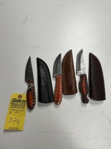 ASSORTED HUNTING & SKINNING KNIVES - 1- 4.5'' / 2- 4'' - CUSTOM HANDMADE DAMASCUS STEEL - PAKKA WOOD & RESIN HANDLE - LAMINATED LEATHER SHEATH