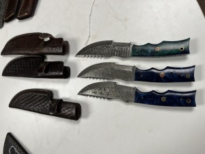 ASSORTED 5'' HUNTING & SKINNING KNIVES - CUSTOM HANDMADE DAMASCUS STEEL - RESIN HANDLE - LAMINATED LEATHER SHEATH