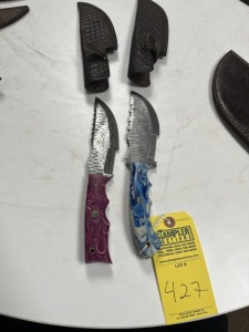 ASSORTED 6'' HUNTING & SKINNING KNIVES - CUSTOM HANDMADE DAMASCUS STEEL - RESIN HANDLE - LAMINATED LEATHER SHEATH