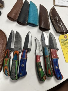 ASSORTED HUNTING & SKINNING KNIVES - 3- 3.5'' / 3- 4'' - CUSTOM HANDMADE DAMASCUS STEEL - PAKKA WOOD HANDLE - LAMINATED LEATHER SHEATH