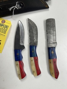 ASSORTED 4'' KNIVES - 2- HUNTING & SKINNING / 1- BULL CUTTING - CUSTOM HANDMADE DAMASCUS STEEL - TEXAS PAKKA WOOD & RESIN HANDLE - LAMINATED LEATHER SHEATH