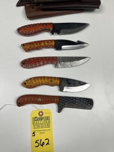 ASSORTED KNIVES - 2- 4'' HUNTING & SKINNING / 1- 4.5'' HUNTING & SKINNING / 1- 4'' HUNTING & SKINNING WITH GUT HOOK / 1- BULL CUTTING - CUSTOM HANDMADE DAMASCUS STEEL - PAKKA WOOD HANDLE - LAMINATED LEATHER SHEATH