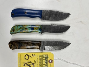ASSORTED HUNTING & SKINNING KNIVES - 2- 3.5'' / 1- 4'' - CUSTOM HANDMADE DAMASCUS STEEL - RESIN HANDLE - LAMINATED LEATHER SHEATH
