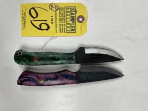 ASSORTED 3'' HUNTING & SKINNING KNIVES - CUSTOM HANDMADE DAMASCUS STEEL - RESIN HANDLE - LAMINATED LEATHER SHEATH