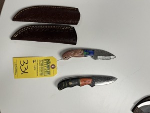 ASSORTED HUNTING & SKINNING KNIVES - 1- 3.5'' / 1- 4'' - CUSTOM HANDMADE DAMASCUS STEEL - PAKKA WOOD & RESIN HANDLE - LAMINATED LEATHER SHEATH