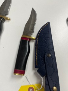 4'' HUNTING & SKINNING KNIFE - CUSTOM HANDMADE DAMASCUS STEEL - RESIN HANDLE - LAMINATED LEATHER SHEATH
