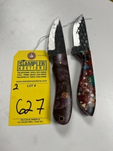 ASSORTED 3'' HUNTING & SKINNING KNIVES - CUSTOM HANDMADE DAMASCUS STEEL - RESIN HANDLE - LAMINATED LEATHER SHEATH