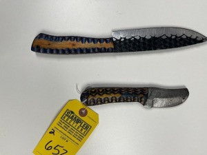 ASSORTED KNIVES - 1- 6'' / 1- 2.75'' - CUSTOM HANDMADE DAMASCUS STEEL - PAKKA WOOD HANDLE - LAMINATED LEATHER SHEATH