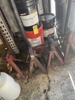 LOT 3 BUCKETS HYDRAULIC OIL / FLUID
