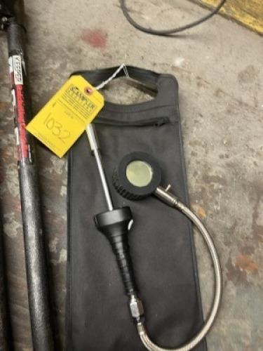 ELECTRIC TIRE GAUGE IN CANVAS BAG