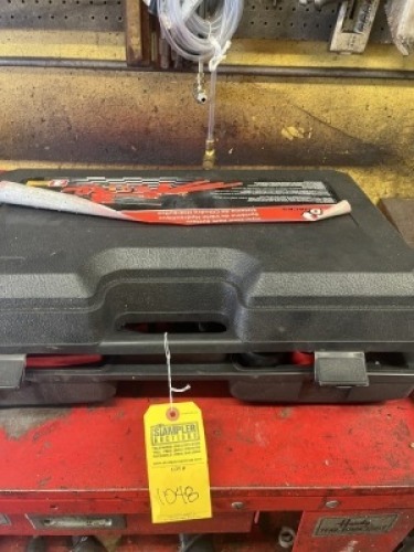 TORIN HYDRAULIC RAM SYSTEM IN CASE