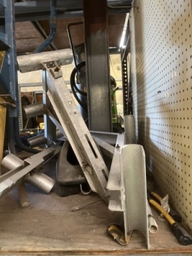 LADDER JACKS (1 ON TOP)