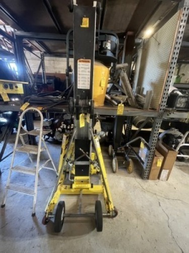 SUMNER 2118 A/C LIFT - LOAD CAPACITY 650 LBS - SERIAL No. 24221