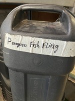 ''PENGUIN FISH FLING'' GAME IN PLASTIC CASE