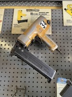 BOSTITCH M111812-CNCT PNEUMATIC CONCRETE NAILER