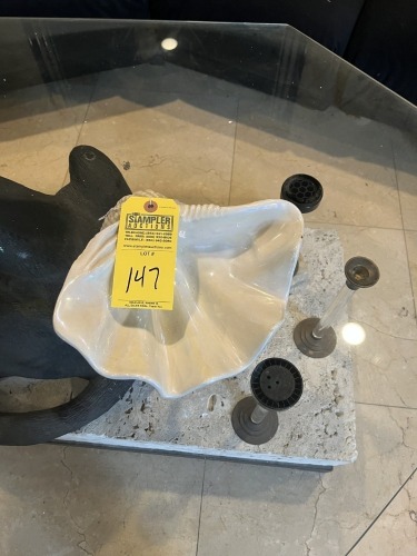 DECORATIVE CLAMSHELL DISH