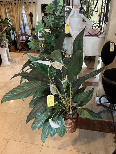 WICKER BASKET WITH ARTIFICIAL PEACE LILY