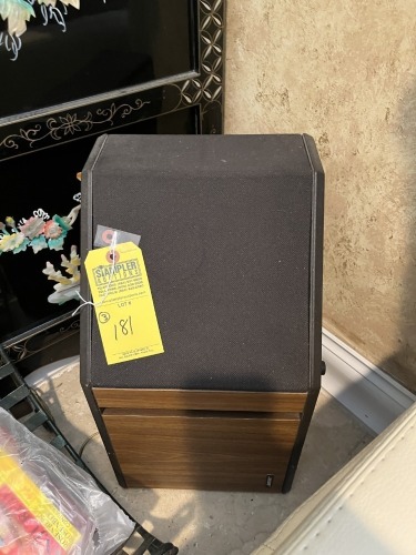 AUDIO PIECES - 2- BOSE SPEAKERS / 1- INFINITY SUBWOOFER