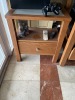 PIECES FURNITURE - 2- END TABLES / 2- SHELVING UNITS / 1- CONSOLE (SOME DAMAGE) - 5