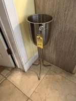 ICE BUCKET ON STAND