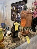 LION & FLEUR-DE-LIS DECOR