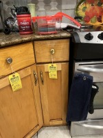 LOT ASSORTED KNIVES (CONTENTS OF DRAWER)