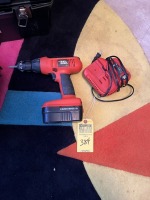 BLACK & DECKER 18V DRILL WITH CHARGER & BATTERY
