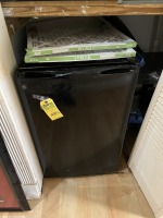 GE MINI REFRIGERATOR WITH FREEZER
