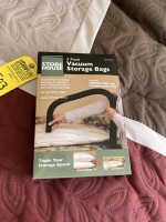 LOT VACUUM STORAGE BAGS - 1- LARGE / 2- MEDIUM / 1- BONUS BAG