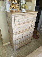 ASSORTED LIGHT WOOD FURNITURE - 1- CHEST DRESSER WITH 5 DRAWERS / 1- DRESSER WITH 6 DRAWERS / 2- NIGHT STANDS