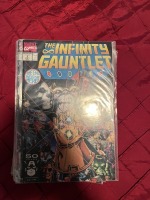ASSORTED MARVEL COMIC BOOKS - INFINITY WAR, ETC - ALL IN SLEEVES (EXCELLENT CONDITION)