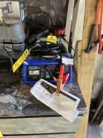 CENTECH ANALOG BATTERY CHARGER - 12V
