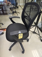 BLACK ROLLING OFFICE CHAIR