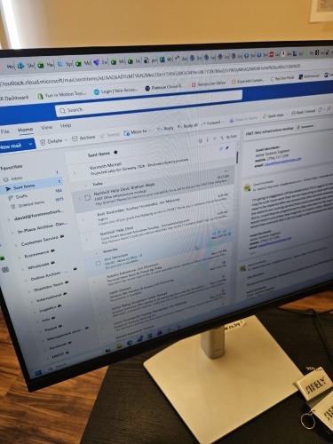 DELL MONITOR ON STAND - 27'' - WITH KEYBOARD & MOUSE