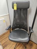 BLACK ROLLING OFFICE CHAIR