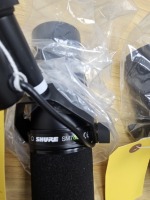 SHURE STUDIO MICROPHONE WITH ALTERNATE MIC COVER