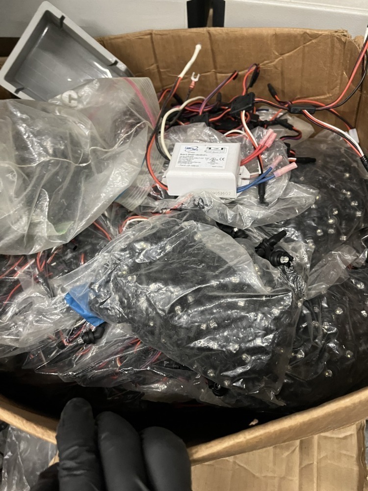 BOXES PLUG-IN LED LIGHTS WITH WIRE HARNESSES
