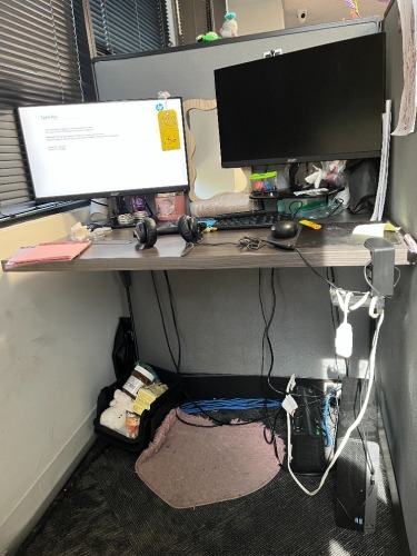 LOT - 2- ACER 22'' MONITORS / APC BATTERY BACKUP / KEYBOARD / MOUSE / HEADPHONES