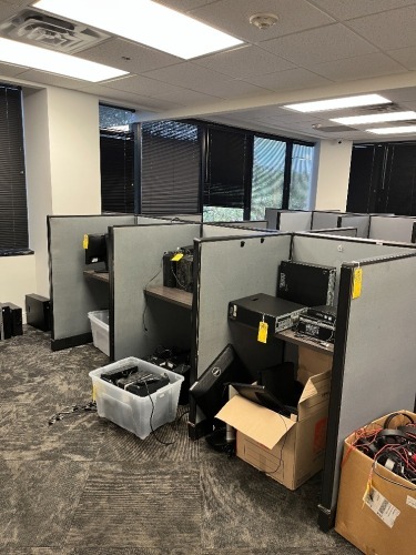 GRAY CUBICLE STATIONS - 3'x3'