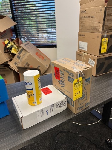 1- BOX WITH 2 BOTTLES FRENCH VANILLA / 1- BOX WITH 3 DOMINO SUGAR